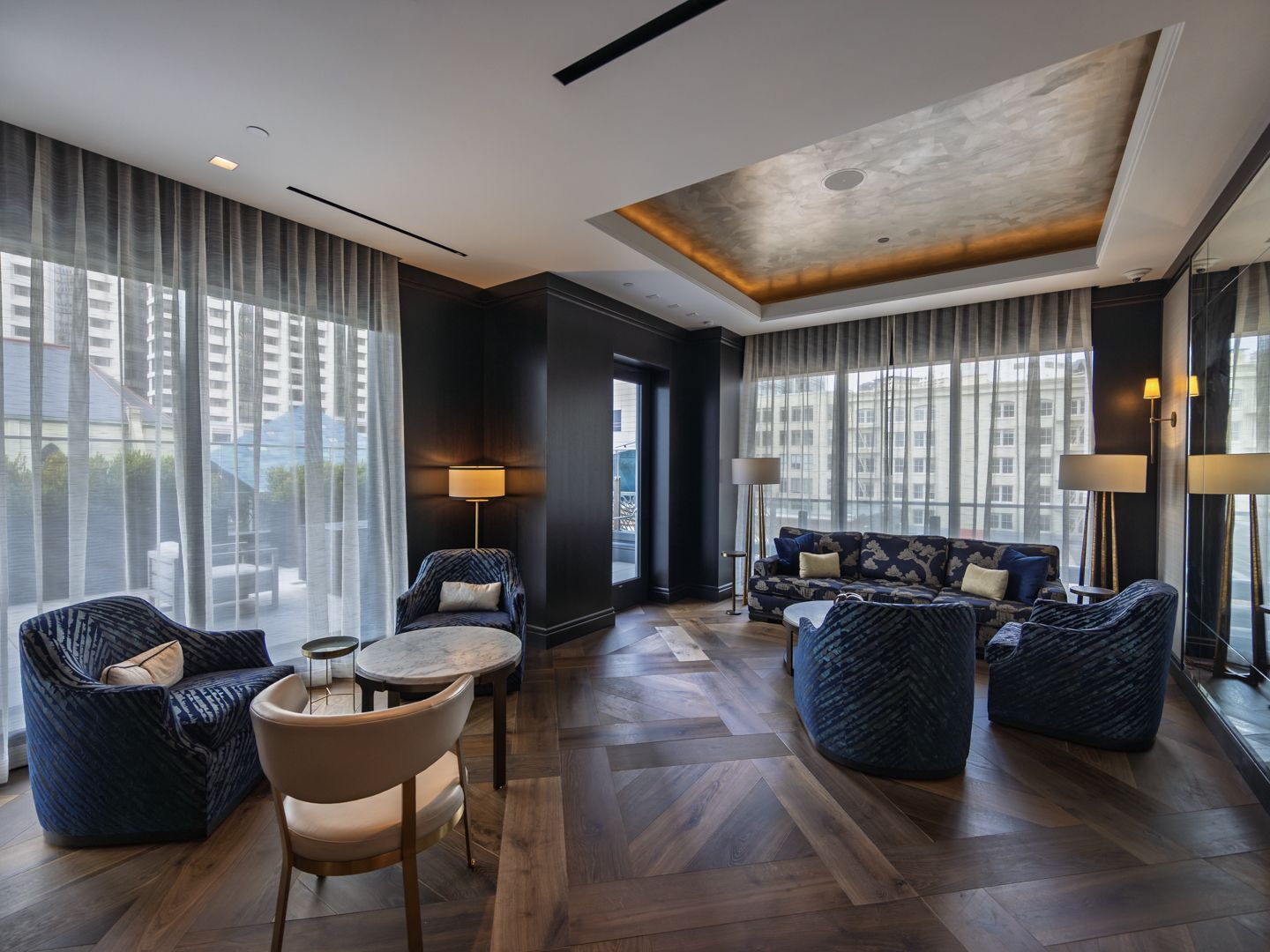 Private bar and lounge in the residents’ club at 706 Mission